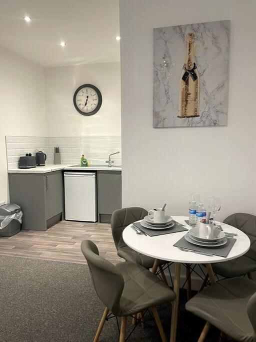 #4Bs 1 Bed Serviced Apartment ダービー エクステリア 写真