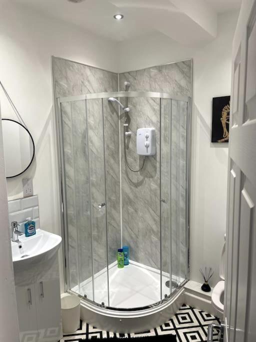 #4Bs 1 Bed Serviced Apartment ダービー エクステリア 写真