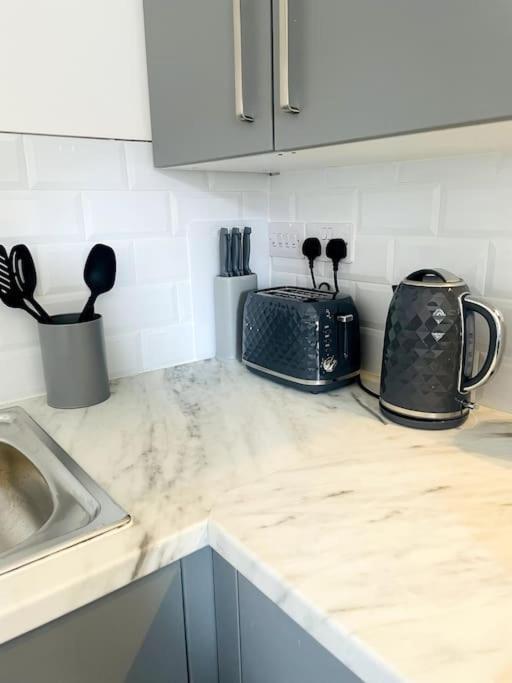 #4Bs 1 Bed Serviced Apartment ダービー エクステリア 写真
