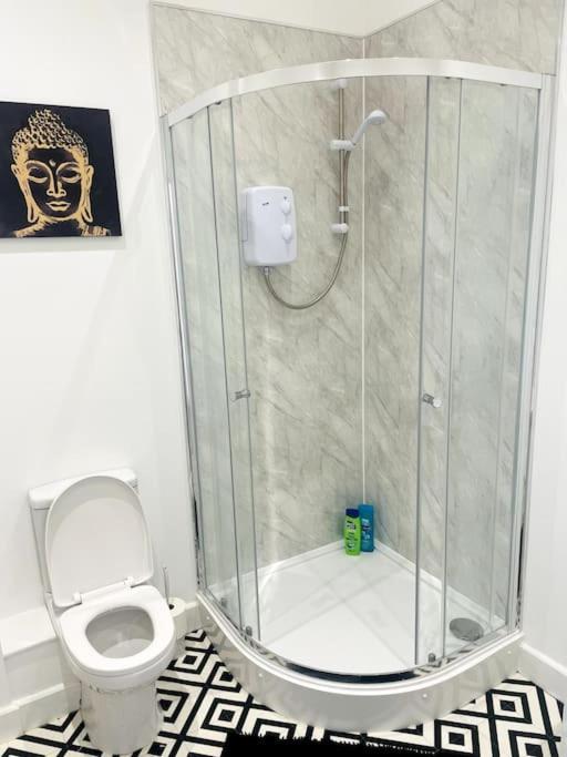 #4Bs 1 Bed Serviced Apartment ダービー エクステリア 写真