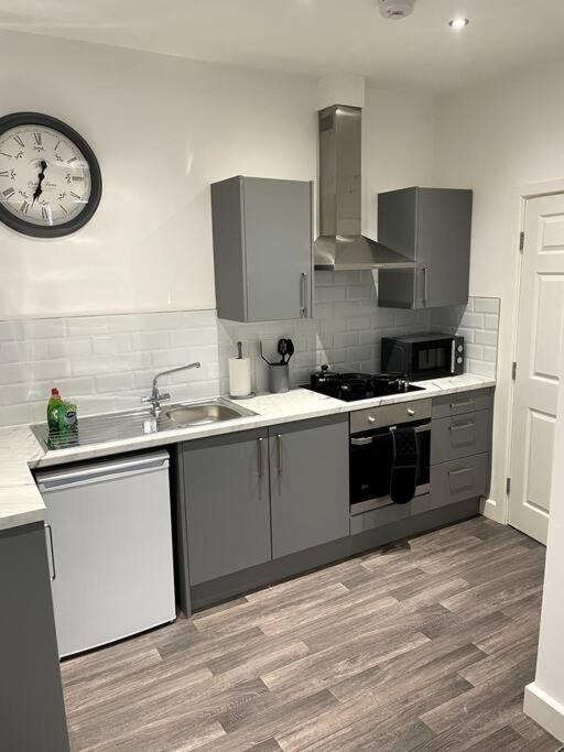 #4Bs 1 Bed Serviced Apartment ダービー エクステリア 写真